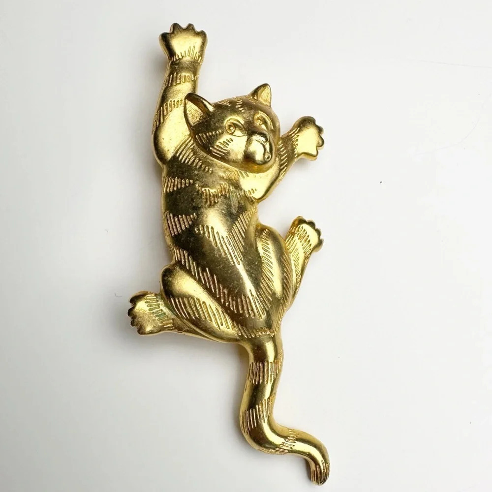 Vintage 1980’s JJ Cat Brooch Brooch Pin Gold Tone Cat Mom Cat Lover Hanging Cat